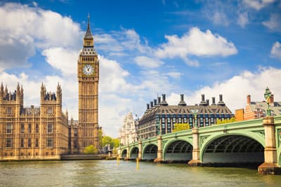Der Big Ben ist eines der berühmtesten Wahrzeichen von London. Big Ben in London