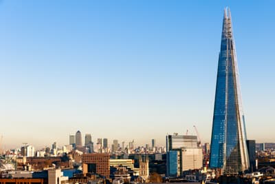 In der City of London befinden sich heute der Kern der Finanzwelt Großbritanniens. Blick auf the Shard.
