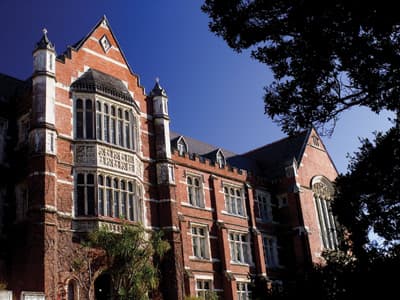 Altehrwürdig: das Hunter Building der Victoria University of Wellington Historisches Hunter Building der Victoria University of Wellington (Neuseeland)