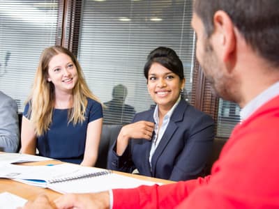 Optimal beraten: An britischen Hochschulen gibt es einen Ansprechpartner für jedes Thema. Beratung an der Coventry University in London